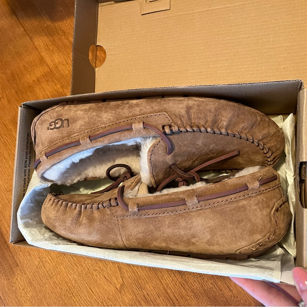 Brand new UGG Dakota moccasin slipper